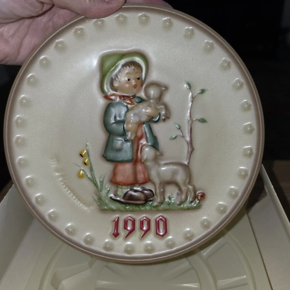 Goebel Hummel 1990 Annual Plate 